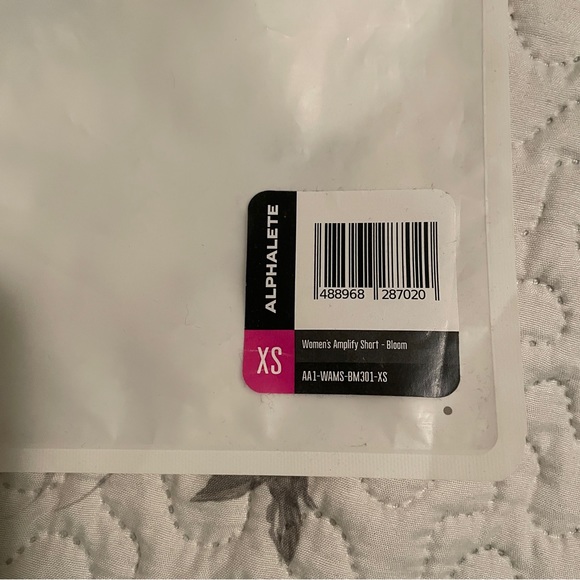 Alphalete Amplify Short in Bloom (XS) - Picture 2 of 4